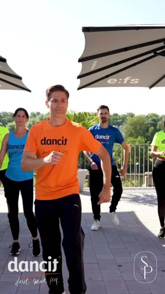 Erlebe den dancit STARTER Kurs in der Tanzschule Studio Polanc mit der energiegeladenen dancit TRAINERIN Julia!

Das Motto „Dance. Move. Feel. Dancit!“ steht für ein einzigartiges Tanz- und Fitnessworkout, das von Christian Polanc entwickelt wurde. Bei uns hast du die Möglichkeit dancit live zu erleben. Julia bringt jeden Sonntag von 11:00 bis 12:00 Uhr ihre Power und positive Energie in den Unterricht. Ab 11.05, geht´s wieder los! Einstieg ist dann jederzeit möglich!

Be you!Be dancit!

#studiopolanc #dancit #dancitfamily #beyoubemorebedancittrainer #dancitmaniacs #tanz #fitness